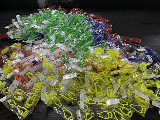 Yellow Plastic  Gloves Clips For Work Gloves Holder For Work , Construction , Outdoor